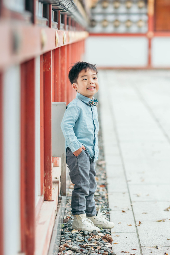 成田山新勝寺で撮影した5歳のお兄ちゃんの自然なソロ写真