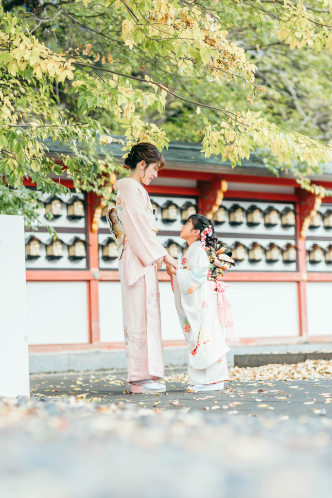 成田山新勝寺で撮影した母と7歳女の子の七五三記念写真